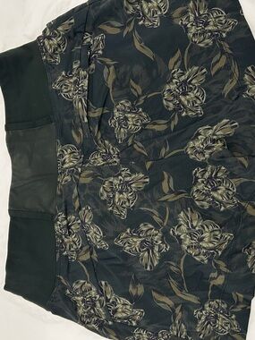 Athleta Black Trekkin North Printed Short